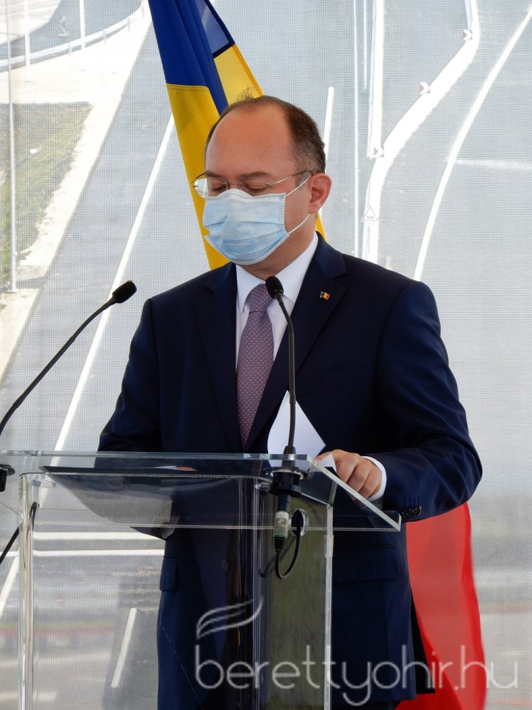 Átadták az M4-es autópálya Ártándig tartó szakaszát15